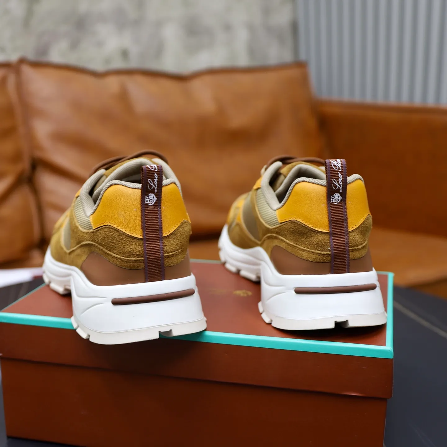 Factory price: 💰520Loropiana LP men's shoes ♞size; 38-44 "45.46 customization" cowhide stitching. It is really easy to wear, lazy, loose, casual, perfect comfort. There are many color choices, and they all look good with clothes. Is it true that Loropiana can bring social value? “Loropiana is the best thing money can buy”